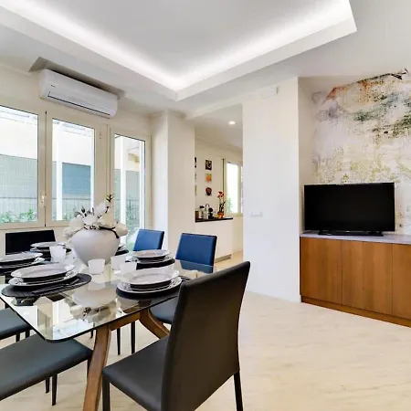 Апартаменты Luxury, Large Flat With Terrace On Vatican Walls Рим