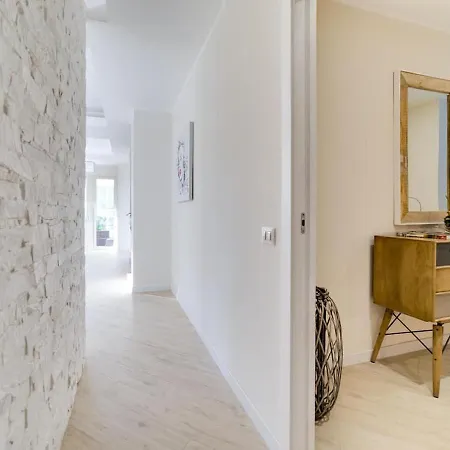 Апартаменты Luxury, Large Flat With Terrace On Vatican Walls Рим